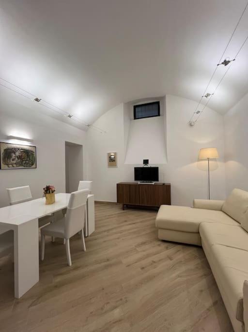 Molo 7 - Antesitum - Classic, Modern And Cozy Malgrate Luaran gambar